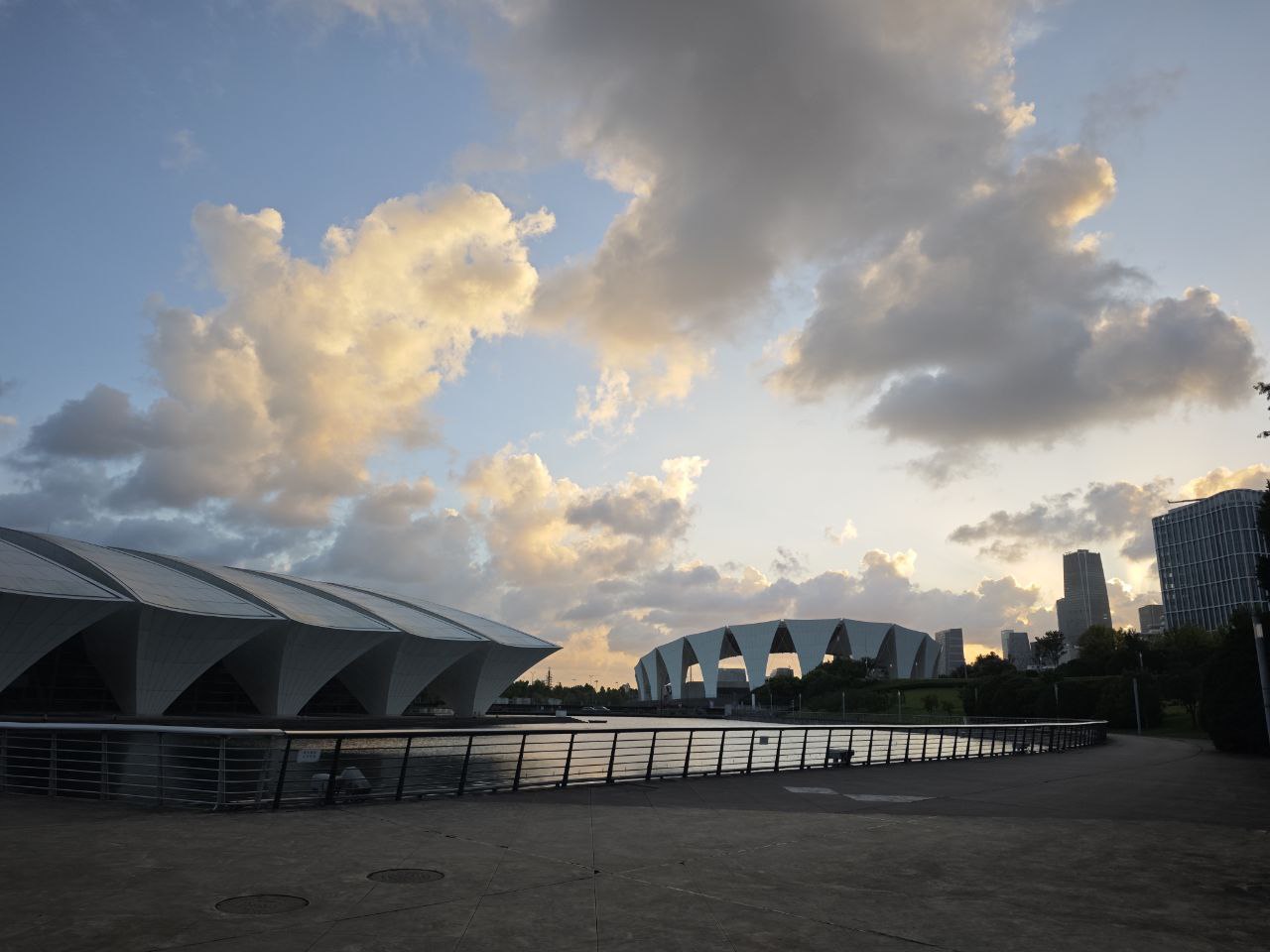 人文关怀:城市中的人物与故事